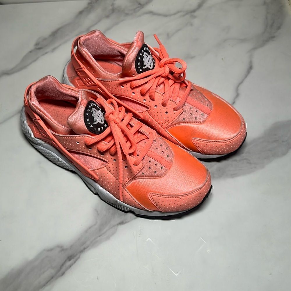 Nike Huarache Atomic Pink Women’s 8